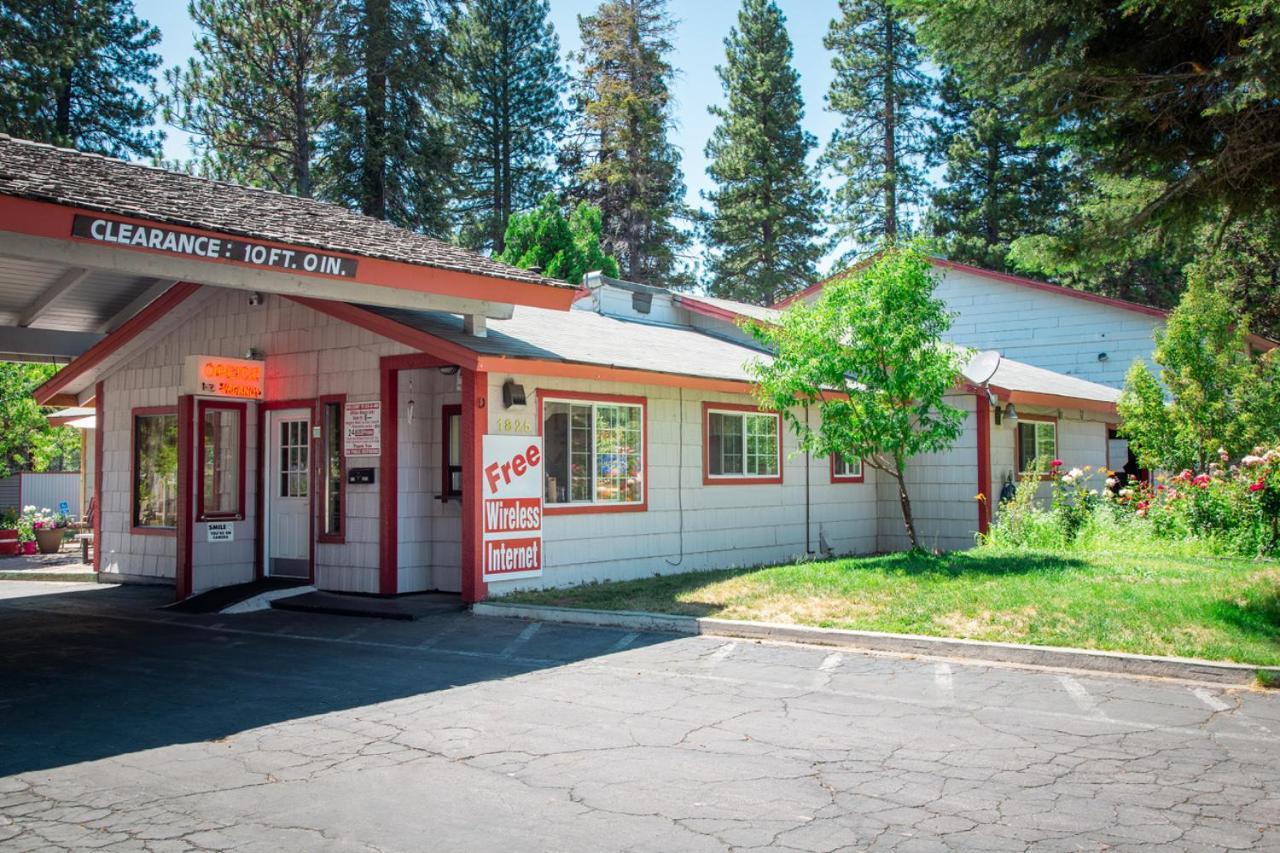 Sis Q Inn Weed Exterior photo